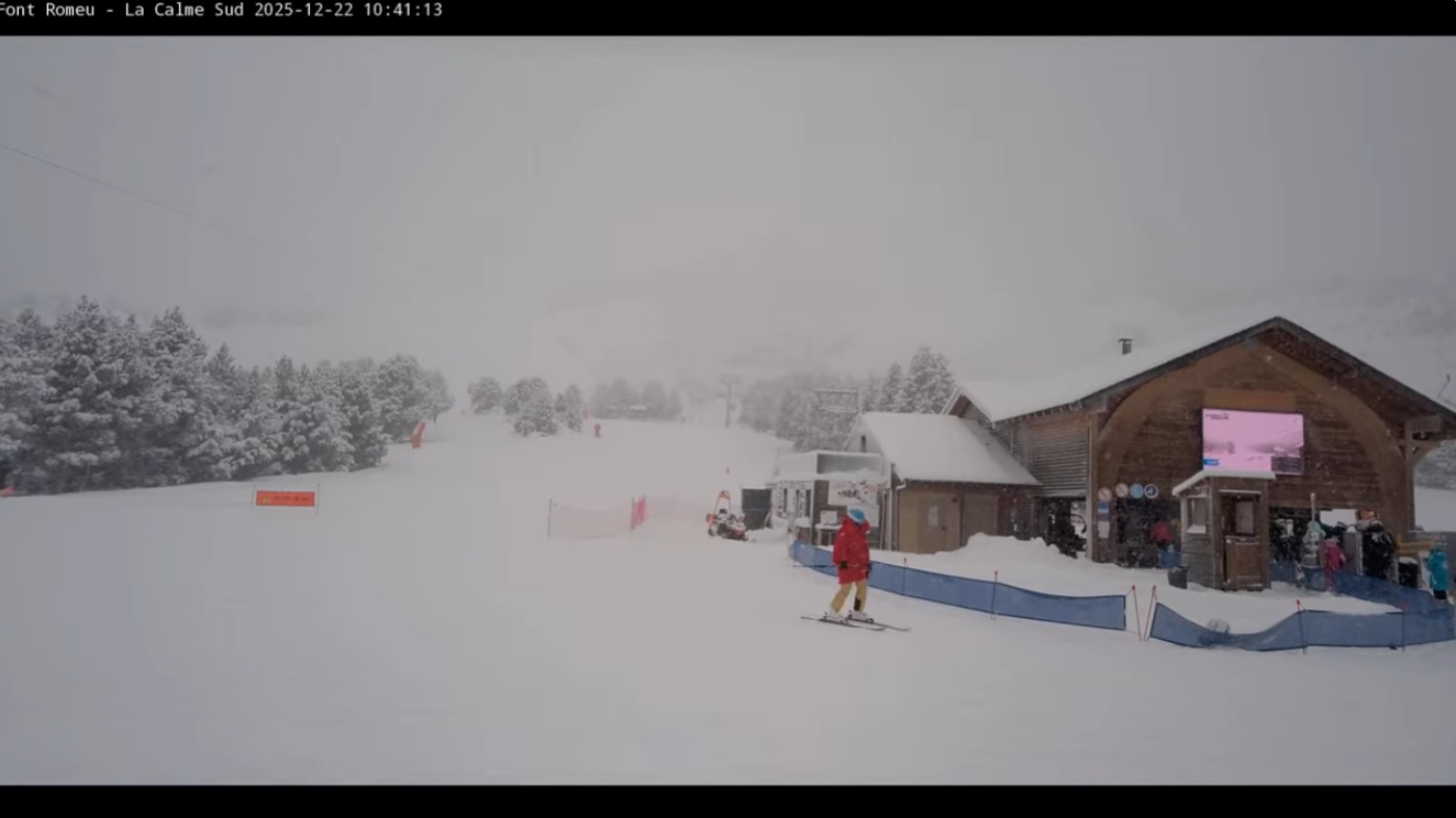 Grosse livraison de neige à la Calme sud pour les vacances de noël 2025